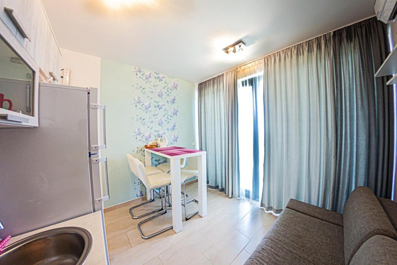 Apartment Superseaview Sutomore Pokoj fotografie